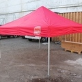 3x3m punainen pop up teltta, painettu logo katon reunalla