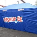 3x6m sininen mainosteltta logoilla teltan seinissä ja katon reunoissa