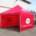 Punainen Tere teltta valkoisilla logoilla